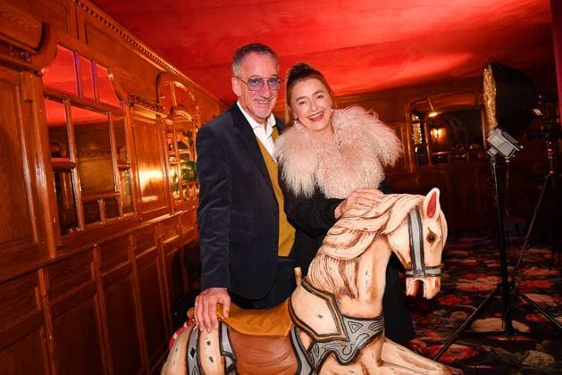 Heio von Stetten and Elisabeth Romano at the Teatro Secret Garden premiere on 6 11 2025 at the Spiegelpalast in Munich Teatro Dinnershow Secret Garden Gala Premiere 2025 in Munich