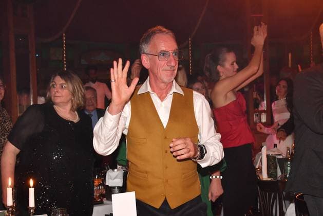 Heio von Stetten and Elisabeth Romano at the Teatro Secret Garden premiere on 6 11 2025 at the Spiegelpalast in Munich Teatro Dinnershow Secret Garden Gala Premiere 2025 in Munich