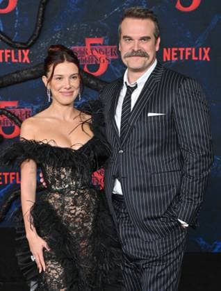 ˜Stranger Things 5™ World Premiere Millie Bobby Brown and David Harbour arriving to the Stranger Things 5™ world premiere held at the TCL Chinese Theatre on November 6, 2025 in Hollywood, Ca. Hollywood TCL Chinese Theatre California USA Copyright: xLISAxOConnor xAFF-USA.COMx