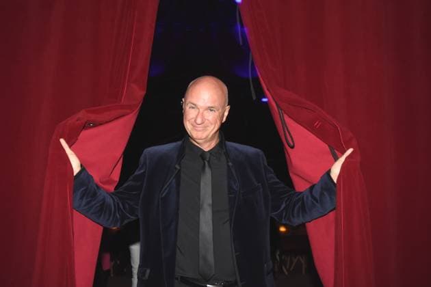 Wolfgang Krebs Cabaret artist Muenchen 06 11 2025 Messe Muenchen Ost de Gasperi Bogen HULLIS Spiegelzelt Comedy Dinner Show Host Richard Matthes, Sven Pawlitschko and the whole of HULLIS Foto Muenchen