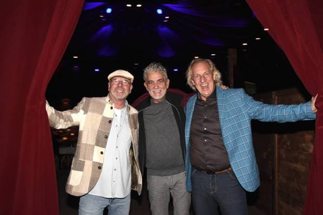 Richard Matthes Managing Director Mario Gamba Celebrity Chef Sven Pawlitschko Partner Artistic Director Munich 06 11 2025 Messe Muenchen Ost de Gasperi Bogen HULLIS Spiegelzelt Comedy Dinner Show Host Richard Matthes, Sven Pawlitschko and the whole of HULLIS Foto Muenchen
