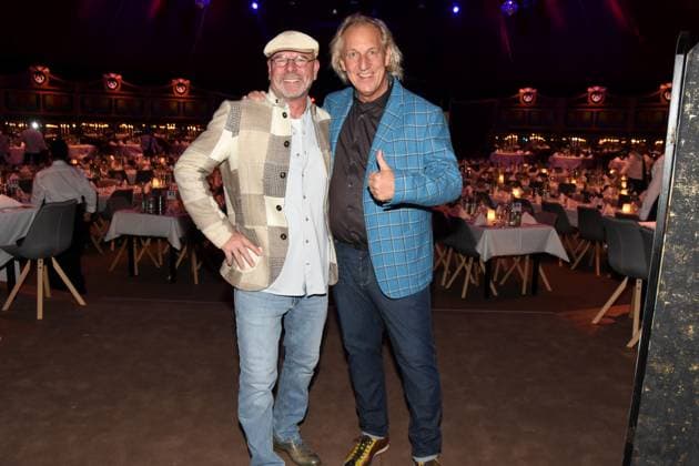 Richard Matthes Managing Director Sven Pawlitschko Partner Artistic Director Muenchen 06 11 2025 Messe Muenchen Ost de Gasperi Bogen HULLIS Spiegelzelt Comedy Dinner Show Host Richard Matthes, Sven Pawlitschko and the whole of HULLIS Foto Muenchen