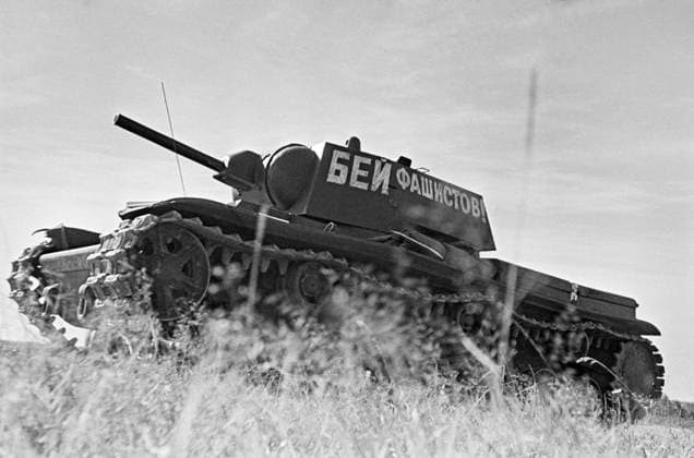Armor regiment of Stalin Military Academy 662678 25.06.1941 A tank of the armor regiment of the Stalin Military Academy of Mechanization and Motorization during maneuvers, Moscow, June 1941. Anatoliy Garanin Sputnik Moscow Russia  Copyright: xAnatoliyxGaraninx