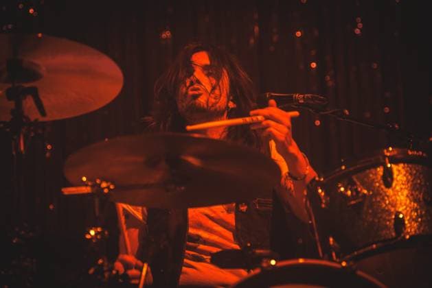 Wolf Alice live in Copenhagen, DenmarK Copenhagen, Denmark. 06th, November 2025. The British alternative rock band Wolf Alice performs a live concert at KB Hallen at Frederiksberg, Copenhagen. Here drummer Joel Amey is seen live on stage. Denmark, Copenhagen  Copyright: xGonzalesxPhoto PeterxTroestx