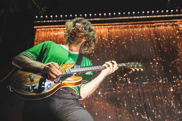 Wolf Alice live in Copenhagen, DenmarK Copenhagen, Denmark. 06th, November 2025. The British alternative rock band Wolf Alice performs a live concert at KB Hallen at Frederiksberg, Copenhagen. Here guitarist Joff Oddie is seen live on stage. Denmark, Copenhagen  Copyright: xGonzalesxPhoto PeterxTroestx