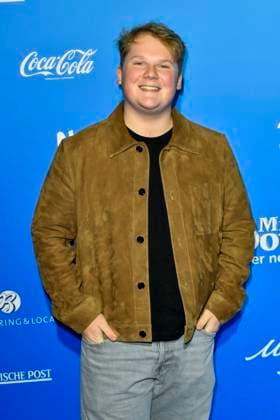 abb MtsDoubtfire Julius Weckauf actor guest on the blue carpet at the premiere Mrs Doubtfire The New Musical Hit at Capitol Theater on 06 11 2025 in Duesseldorf NRW Germany