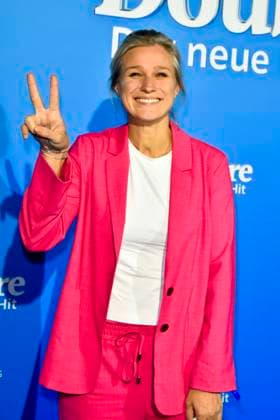 abb MtsDoubtfire Britta Heidemann ex fencer as guest on the blue carpet at the premiere Mrs Doubtfire The New Musical Hit at Capitol Theater on 06 11 2025 in Duesseldorf NRW Germany