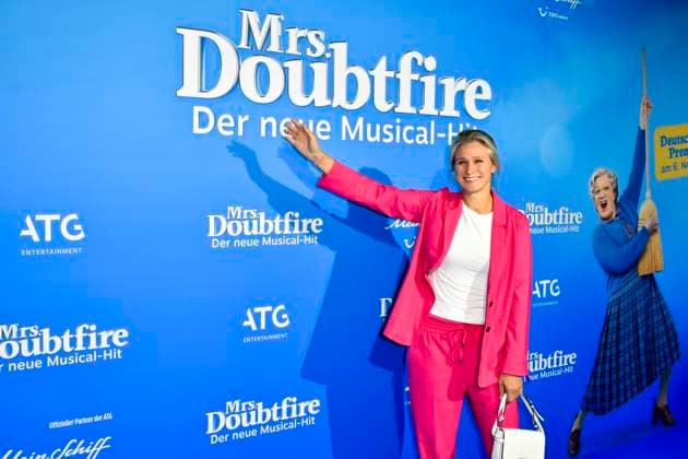 abb MtsDoubtfire Britta Heidemann ex fencer as guest on the blue carpet at the premiere Mrs Doubtfire The New Musical Hit at Capitol Theater on 06 11 2025 in Duesseldorf NRW Germany