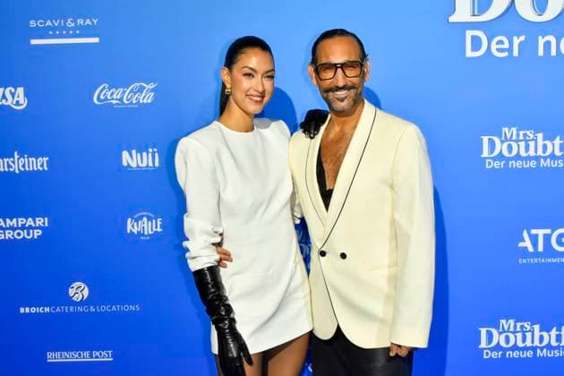 abb MtsDoubtfire Rebecca Mir with Massimo Sinato on the blue carpet at the premiere Mrs Doubtfire The New Musical Hit at Capitol Theater on 06 11 2025 in Duesseldorf NRW Germany