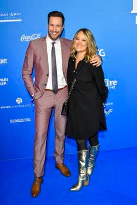 abb MtsDoubtfire Sven Kroll, Lisa Feller as guests on the blue carpet at the premiere Mrs Doubtfire The New Musical Hit at Capitol Theater on 06 11 2025 in Duesseldorf NRW Germany