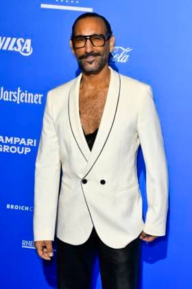 abb MtsDoubtfire Massimo Sinato as guest on the blue carpet at the premiere Mrs Doubtfire The New Musical Hit at Capitol Theater on 06 11 2025 in Duesseldorf NRW Germany
