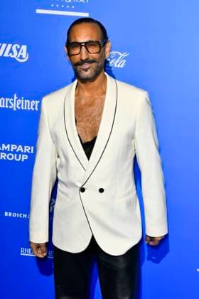 abb MtsDoubtfire Massimo Sinato as guest on the blue carpet at the premiere Mrs Doubtfire The New Musical Hit at Capitol Theater on 06 11 2025 in Duesseldorf NRW Germany