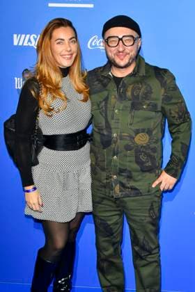 abb MtsDoubtfire Sebastian Lege, Joanna Joey Guenther as guests on the blue carpet at the premiere Mrs Doubtfire The New Musical Hit at Capitol Theater on 06 11 2025 in Duesseldorf NRW Germany