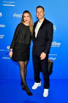 abb MtsDoubtfire Markus Rehm, Agnieszka Olszewska as guests on the blue carpet at the premiere Mrs Doubtfire The New Musical Hit at Capitol Theater on 06 11 2025 in Duesseldorf NRW Germany