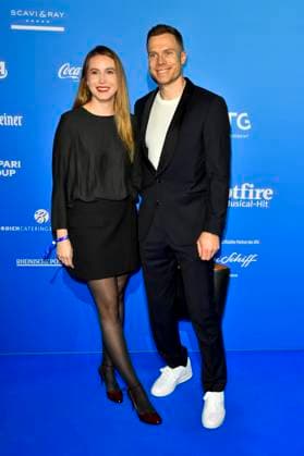 abb MtsDoubtfire Markus Rehm, Agnieszka Olszewska as guests on the blue carpet at the premiere Mrs Doubtfire The New Musical Hit at Capitol Theater on 06 11 2025 in Duesseldorf NRW Germany