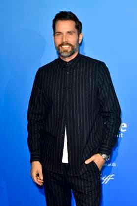 abb MtsDoubtfire Matthias Gerigk as guest on the blue carpet at the premiere Mrs Doubtfire The New Musical Hit at Capitol Theater on 06 11 2025 in Duesseldorf NRW Germany