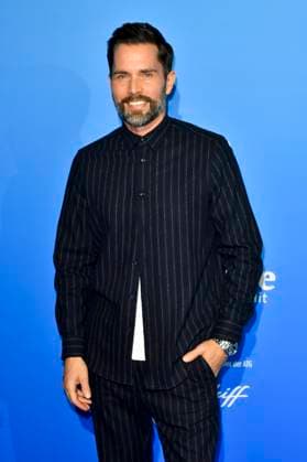 abb MtsDoubtfire Matthias Gerigk as guest on the blue carpet at the premiere Mrs Doubtfire The New Musical Hit at Capitol Theater on 06 11 2025 in Duesseldorf NRW Germany