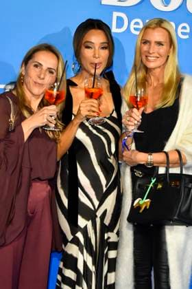 abb MtsDoubtfire Verona Pooth with Aperol Spritz and female company at the party for the premiere Mrs Doubtfire The New Musical Hit at Capitol Theater on 06 11 2025 in Duesseldorf NRW Germany