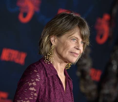 Stranger Things 5 Premiere - Los Angeles, USA LOS ANGELES, USA. November 06, 2025: Linda Hamilton at the premiere for Netflix s Stranger Things 5 at the TCL Chinese Theatre. Los Angeles CA USA  Copyright: xPaulxSmith Featureflashx