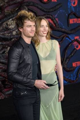 Stranger Things 5 Premiere - Los Angeles, USA LOS ANGELES, USA. November 06, 2025: Maya Hawke & Joe Keery at the premiere for Netflix s Stranger Things 5 at the TCL Chinese Theatre. Los Angeles CA USA  Copyright: xPaulxSmith Featureflashx