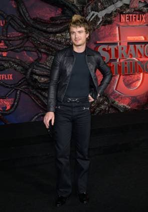 Stranger Things 5 Premiere - Los Angeles, USA LOS ANGELES, USA. November 06, 2025: Joe Keery at the premiere for Netflix s Stranger Things 5 at the TCL Chinese Theatre. Los Angeles CA USA  Copyright: xPaulxSmith Featureflashx