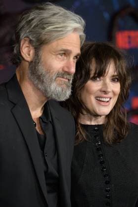Stranger Things 5 Premiere - Los Angeles, USA LOS ANGELES, USA. November 06, 2025: Winona Ryder & Scott Mackinlay Hahn at the premiere for Netflix s Stranger Things 5 at the TCL Chinese Theatre. Los Angeles CA USA  Copyright: xPaulxSmith Featureflashx