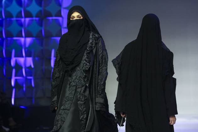 Jakarta Muslim Fashion Week in Indonesia JAKARTA, INDONESIA - NOVEMBER 7 : Models present creations by Islamic Fashion Institute during the Jakarta Muslim Fashion Week (JMFW) in Jakarta, Indonesia on November 7, 2025. Featuring hundreds of works by Indonesian designers under the theme Essential Lab: Crafting the Future of Modest Fashion for Every Lifestyle, the event aims to promote Indonesian modest fashion to the global market Agoes Rudianto Anadolu Jakarta Indonesia. Editorial use only. Please get in touch for any other usage.  Copyright: x2025xAnadoluxAgoesxRudiantox