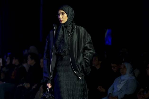 Jakarta Muslim Fashion Week in Indonesia JAKARTA, INDONESIA - NOVEMBER 7 : Models present creations by Islamic Fashion Institute during the Jakarta Muslim Fashion Week (JMFW) in Jakarta, Indonesia on November 7, 2025. Featuring hundreds of works by Indonesian designers under the theme Essential Lab: Crafting the Future of Modest Fashion for Every Lifestyle, the event aims to promote Indonesian modest fashion to the global market Agoes Rudianto Anadolu Jakarta Indonesia. Editorial use only. Please get in touch for any other usage.  Copyright: x2025xAnadoluxAgoesxRudiantox