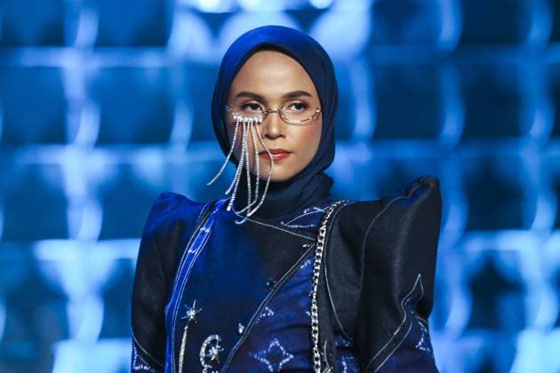 Jakarta Muslim Fashion Week in Indonesia JAKARTA, INDONESIA - NOVEMBER 7 : Models present creations by Islamic Fashion Institute during the Jakarta Muslim Fashion Week (JMFW) in Jakarta, Indonesia on November 7, 2025. Featuring hundreds of works by Indonesian designers under the theme Essential Lab: Crafting the Future of Modest Fashion for Every Lifestyle, the event aims to promote Indonesian modest fashion to the global market Agoes Rudianto Anadolu Jakarta Indonesia. Editorial use only. Please get in touch for any other usage.  Copyright: x2025xAnadoluxAgoesxRudiantox