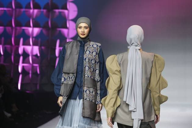 Jakarta Muslim Fashion Week in Indonesia JAKARTA, INDONESIA - NOVEMBER 7 : Models present creations by Islamic Fashion Institute during the Jakarta Muslim Fashion Week (JMFW) in Jakarta, Indonesia on November 7, 2025. Featuring hundreds of works by Indonesian designers under the theme Essential Lab: Crafting the Future of Modest Fashion for Every Lifestyle, the event aims to promote Indonesian modest fashion to the global market Agoes Rudianto Anadolu Jakarta Indonesia. Editorial use only. Please get in touch for any other usage.  Copyright: x2025xAnadoluxAgoesxRudiantox