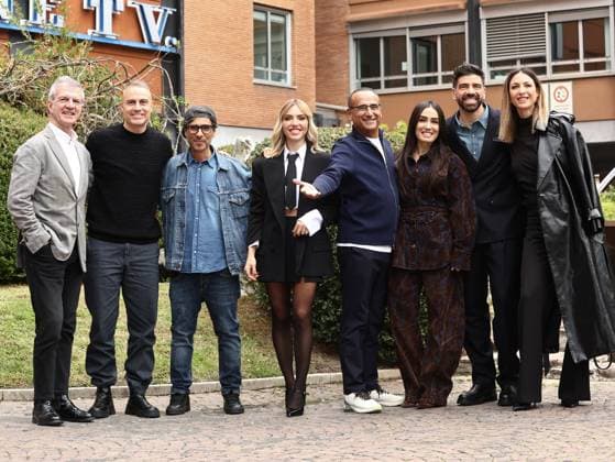 Rome, Italy: Rome, Rai headquarters formerly in Teulada, photocall for the TV show Sanremo Giovani. Pictured: Claudio Fasulo, Daniele Battaglia, Enrico Cremonesi, Carolina Rey, Carlo Conti, Manola Moslehi, Gianluca Gazzoli, and Ema Stokholma. Rome Italy  - ZUMAp169 20251107_zea_p169_247 Copyright: xMarcoxProvvisionatox