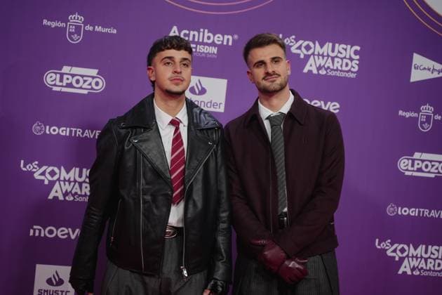 Photocall of Los40 Music Awards Santander 2025 in Valencia Singers Adexe and Nau during the photocall prior to the Los40 Music Awards Santander 2025, at the Roig Arena, on November 7, 2025, in Valencia, Comunidad Valenciana Spain This edition marks the 20th anniversary of the awards, considered one of the most important music events in Spain and internationally 07 NOVEMBER 2025 MUSIC FAMOUSES SINGERS LOS 40 POSED PHOTOCALL Valencia Comunidad Valenciana Valencia Comunidad Valenciana Spain  Copyright: xJorgexGilx 7083891