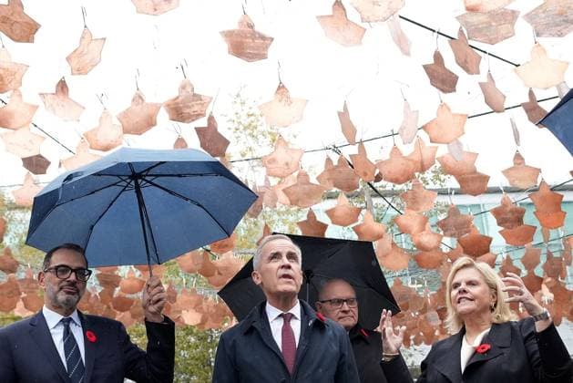 November 7, 2025, Toronto, On, CANADA: Prime Minister Mark Carney walks under an installation of copper maple leaf sculptures tours the Harbourfront Centre in Toronto, Friday, Nov. 7, 2025. Toronto CANADA  - ZUMAc35_ 20251107_zaf_c35_020 Copyright: xNathanxDenettex