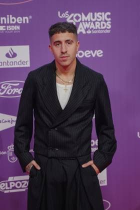 Photocall of Los40 Music Awards Santander 2025 in Valencia Singer Enol during the photocall prior to the Los40 Music Awards Santander 2025, at the Roig Arena, on November 7, 2025, in Valencia, Comunidad Valenciana Spain This edition marks the 20th anniversary of the awards, considered one of the most important music events in Spain and internationally 07 NOVEMBER 2025 MUSIC FAMOUS SINGERS LOS 40 POSED PHOTOCALL Valencia Comunidad Valenciana Valencia Comunidad Valenciana Espana  Copyright: xJorgexGilx 7084035