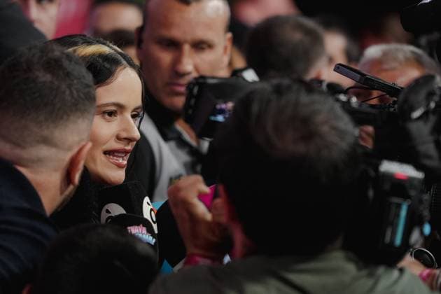 Photocall of Los40 Music Awards Santander 2025 in Valencia Singer Rosalía during the photocall prior to the Los40 Music Awards Santander 2025, at the Roig Arena, on November 7, 2025, in Valencia, Comunidad Valenciana Spain This edition marks the 20th anniversary of the awards, considered one of the most important music events in Spain and internationally 07 NOVEMBER 2025 MUSIC FAMOUS SINGERS LOS 40 POSED PHOTOCALL Valencia Comunidad Valenciana Valencia Comunidad Valenciana Spain  Copyright: xJorgexGilx 7084062