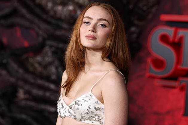 Los Angeles Premiere Of Netflix s Stranger Things Season 5 HOLLYWOOD, LOS ANGELES, CALIFORNIA, USA - NOVEMBER 06: Sadie Sink wearing Prada arrives at the Los Angeles Premiere Of Netflix s Stranger Things Season 5 held at the TCL Chinese Theatre IMAX on November 6, 2025 in Hollywood, Los Angeles, California, United States., Credit:Xavier Collin Avalon United States, California, Hollywood, TCL Chinese Theatre IMAX Copyright: xXavierxCollinx xAvalonx 1050963083
