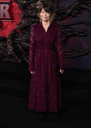 Los Angeles Premiere Of Netflix s Stranger Things Season 5 HOLLYWOOD, LOS ANGELES, CALIFORNIA, USA - NOVEMBER 06: Linda Hamilton arrives at the Los Angeles Premiere Of Netflix s Stranger Things Season 5 held at the TCL Chinese Theatre IMAX on November 6, 2025 in Hollywood, Los Angeles, California, United States., Credit:Xavier Collin Avalon United States, California, Hollywood, TCL Chinese Theatre IMAX Copyright: xXavierxCollinx xAvalonx 1050959142