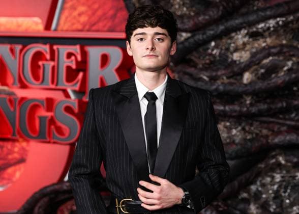 Los Angeles Premiere Of Netflix s Stranger Things Season 5 HOLLYWOOD, LOS ANGELES, CALIFORNIA, USA - NOVEMBER 06: Noah Schnapp wearing Balmain and a Hublot timepiece arrives at the Los Angeles Premiere Of Netflix s Stranger Things Season 5 held at the TCL Chinese Theatre IMAX on November 6, 2025 in Hollywood, Los Angeles, California, United States., Credit:Xavier Collin Avalon United States, California, Hollywood, TCL Chinese Theatre IMAX Copyright: xXavierxCollinx xAvalonx 1050961734