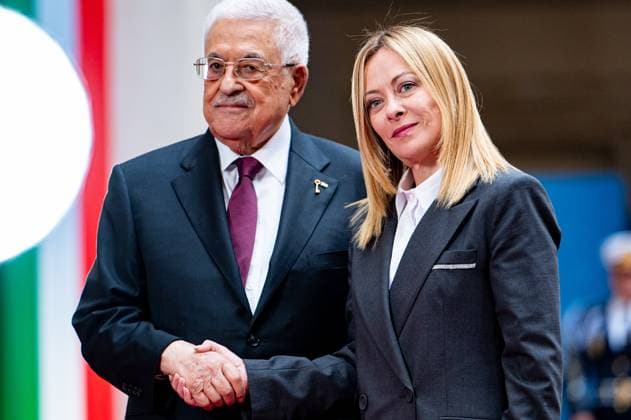 Italian Prime Minister Giorgia Meloni Meets The President Of Palestine, Mahmoud Abbas In Rome Italian Prime Minister Giorgia Meloni and Palestinian President Mahmoud Abbas (Abu Mazen) shake hands before their meeting at Palazzo Chigi in Rome, Italy, on November 7, 2025. Rome Italy  Copyright: xMassimoxValicchiax originalFilename: valicchia-notitle251107_nps4m.jpg