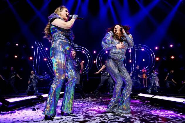 AMSTERDAM Katja Schuurman and Babette van Veen during a performance of Het Grote Ademnood Discobal (The Big Breathlessness Disco Ball) at AFAS Live. The concert was held to celebrate the 30th anniversary of the number-one hit Ademnood (Breathlessness). ANP RAMON VAN FLYMEN netherlands out - belgium out  Copyright: xx x541515928x originalFilename: 541515928.jpg