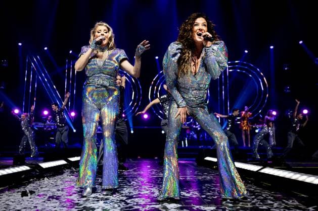 AMSTERDAM Katja Schuurman and Babette van Veen during a performance of Het Grote Ademnood Discobal (The Big Breathlessness Disco Ball) at AFAS Live. The concert was held to celebrate the 30th anniversary of the number-one hit Ademnood (Breathlessness). ANP RAMON VAN FLYMEN netherlands out - belgium out  Copyright: xx x541516082x originalFilename: 541516082.jpg