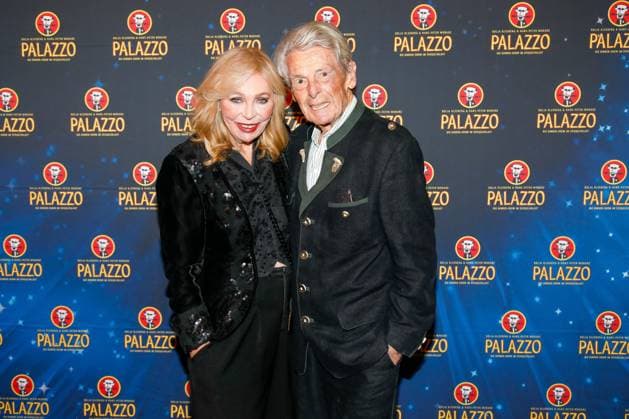 Gala-Premiere 2025 der Palazzo Dinner Show im Spiegelpalast in Berlin Berlin, 7.11.2025 Klaus Bresser mit Ehefrau Evelyn Bresser bei der Gala-Premiere 2025 der Palazzo Dinner Show im Spiegelpalast in Berlin Berlin *** Gala Premiere 2025 of the Palazzo Dinner Show at the Spiegelpalast in Berlin Berlin, 7 11 2025 Klaus Bresser with his wife Evelyn Bresser at the Gala Premiere 2025 of the Palazzo Dinner Show at the Spiegelpalast in Berlin Berlin Copyright: xMatthiasxGränzdörferx