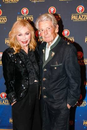 Gala Premiere 2025 of the Palazzo Dinner Show at the Spiegelpalast in Berlin Berlin, 7 11 2025 Klaus Bresser with his wife Evelyn Bresser at the Gala Premiere 2025 of the Palazzo Dinner Show at the Spiegelpalast in Berlin Berlin Copyright: xMatthiasxGränzdörferx