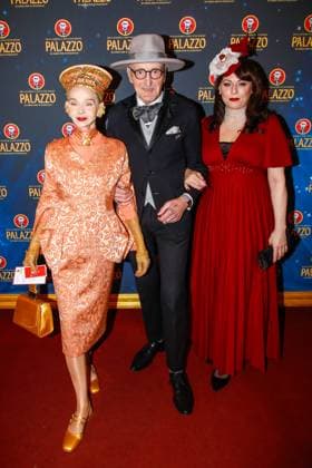Gala Premiere 2025 of the Palazzo Dinner Show at the Spiegelpalast in Berlin Berlin, 7 11 2025 Britt Kanja, Davila Federico and Günther Krabbenhöft at the Gala Premiere 2025 of the Palazzo Dinner Show at the Spiegelpalast in Berlin Berlin Copyright: xMatthiasxGränzdörferx