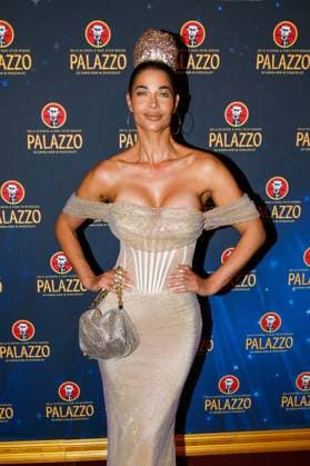 Gala Premiere 2025 of the Palazzo Dinner Show at Spiegelpalast in Berlin Berlin, 7 11 2025 Micaela Schäfer at the Gala Premiere 2025 of the Palazzo Dinner Show at Spiegelpalast in Berlin Berlin Copyright: xMatthiasxGränzdörferx