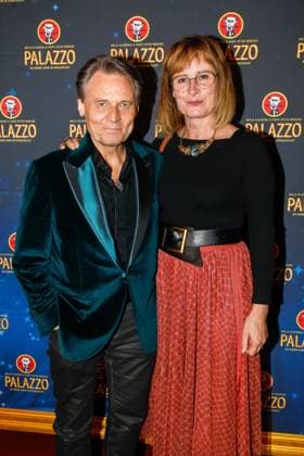 Gala Premiere 2025 of the Palazzo Dinner Show at the Spiegelpalast in Berlin Berlin, 7 11 2025 Wolfgang Bahro with wife Barbara Bahro at the Gala Premiere 2025 of the Palazzo Dinner Show at the Spiegelpalast in Berlin Berlin Copyright: xMatthiasxGränzdörferx
