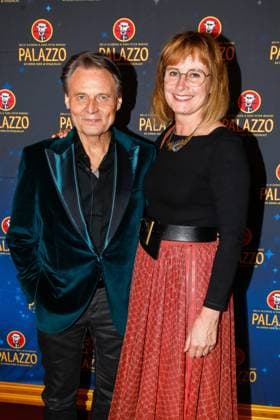Gala Premiere 2025 of the Palazzo Dinner Show at the Spiegelpalast in Berlin Berlin, 7 11 2025 Wolfgang Bahro with wife Barbara Bahro at the Gala Premiere 2025 of the Palazzo Dinner Show at the Spiegelpalast in Berlin Berlin Copyright: xMatthiasxGränzdörferx