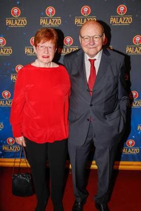 Gala Premiere 2025 of the Palazzo Dinner Show at the Spiegelpalast in Berlin Berlin, 7 11 2025 Walter Momper and wife Anne Momper at the Gala Premiere 2025 of the Palazzo Dinner Show at the Spiegelpalast in Berlin Berlin Copyright: xMatthiasxGränzdörferx