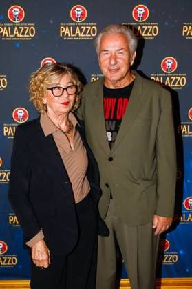 Gala Premiere 2025 of the Palazzo Dinner Show at Spiegelpalast in Berlin Berlin, 7 11 2025 Klaus Wowereit and guest at the Gala Premiere 2025 of the Palazzo Dinner Show at Spiegelpalast in Berlin Berlin Copyright: xMatthiasxGränzdörferx