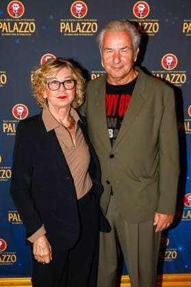 Gala Premiere 2025 of the Palazzo Dinner Show at Spiegelpalast in Berlin Berlin, 7 11 2025 Klaus Wowereit and guest at the Gala Premiere 2025 of the Palazzo Dinner Show at Spiegelpalast in Berlin Berlin Copyright: xMatthiasxGränzdörferx